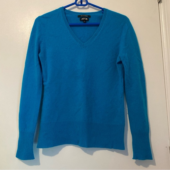 Apt. 9 Women's Vibrant Blue V-Neck Sweater - Picture 1 of 6
